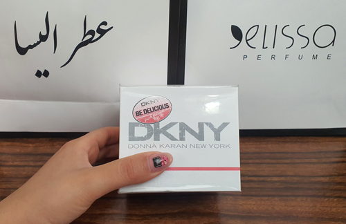 عطر دی کی ان وای بی دلیشز فرش بلوسوم