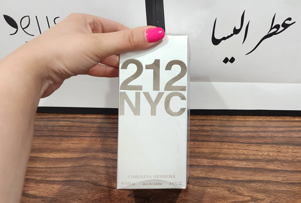 ادکلن کارولینا هررا 212 زنانه